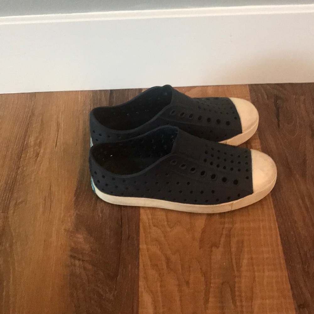 Native Shoes - Picture 5 of 6